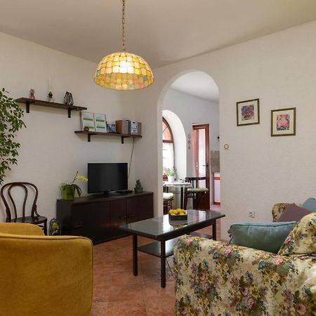 Apartment Below The Stars โรวีน ภายนอก รูปภาพ