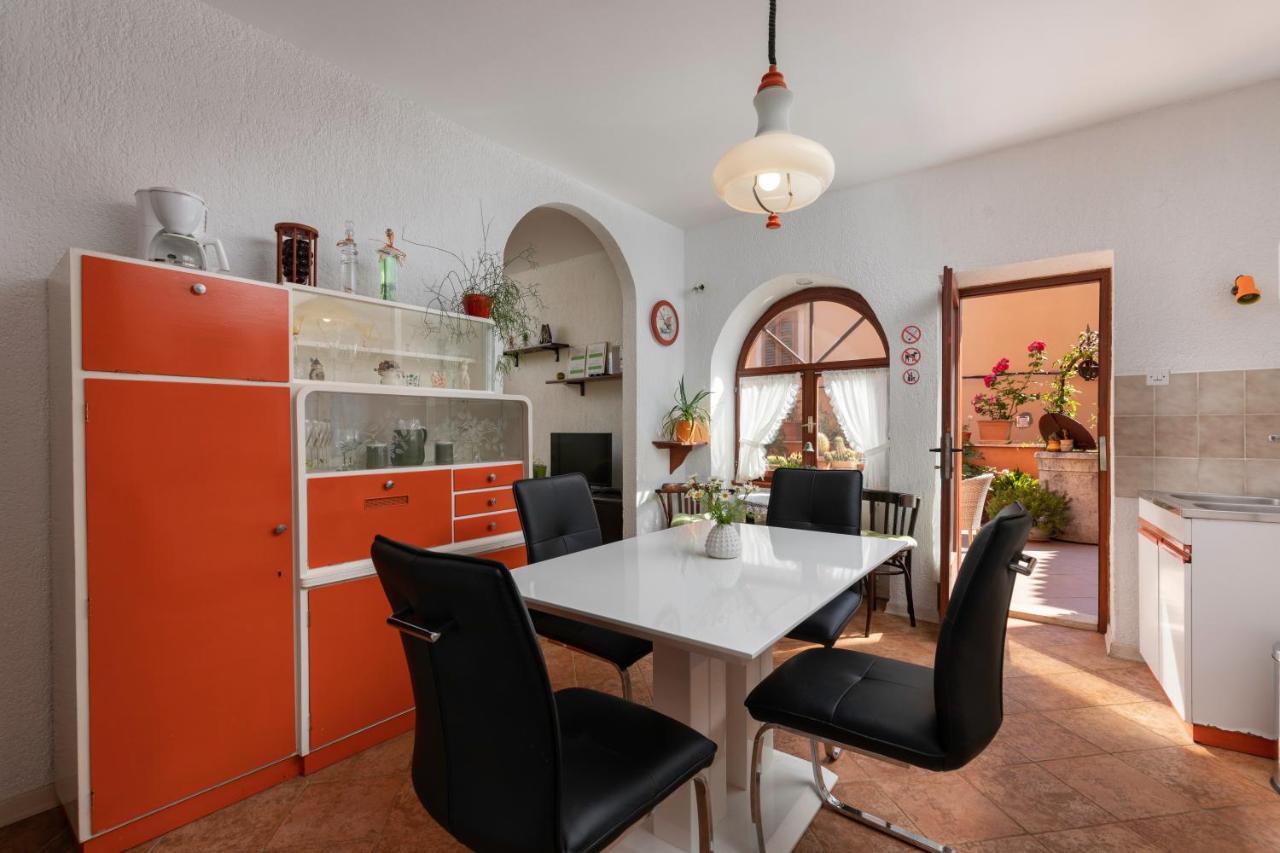 Apartment Below The Stars โรวีน ภายนอก รูปภาพ
