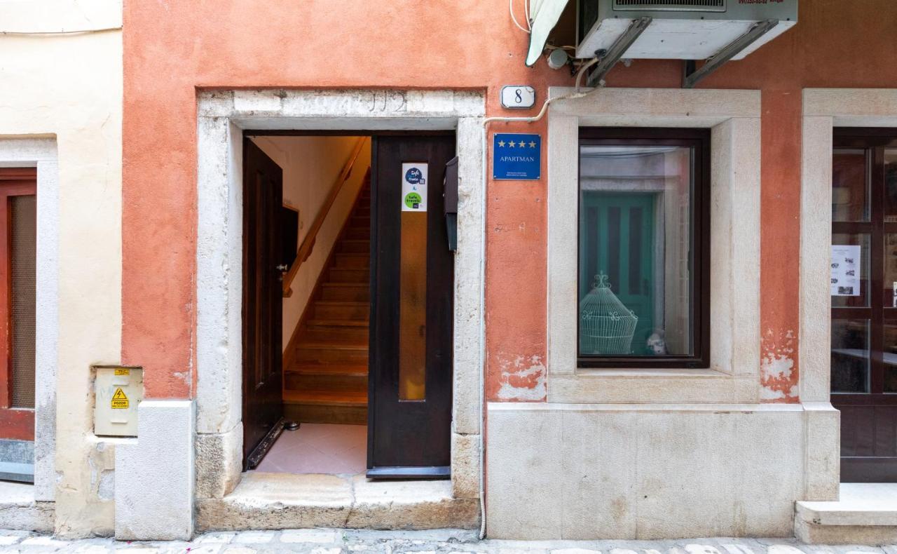 Apartment Below The Stars โรวีน ภายนอก รูปภาพ