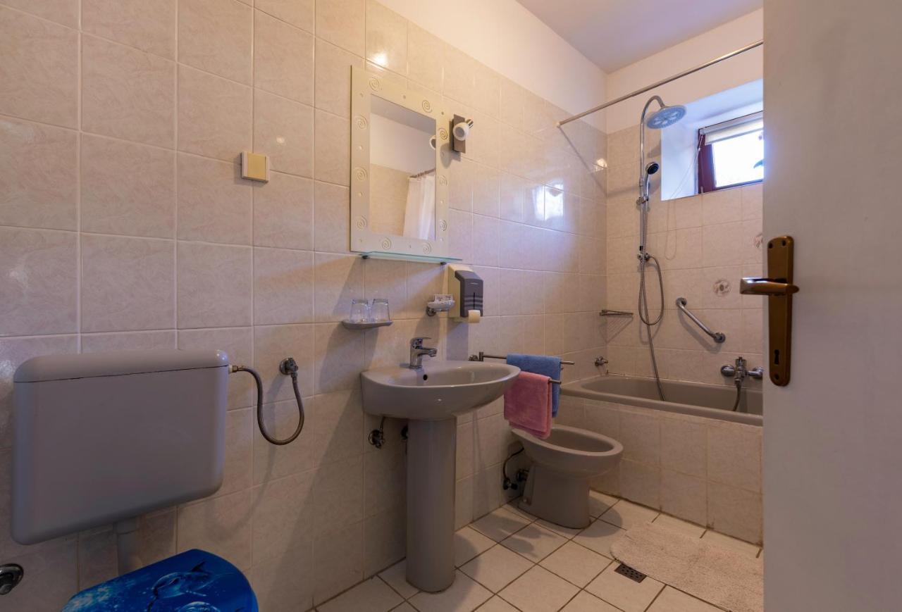 Apartment Below The Stars โรวีน ภายนอก รูปภาพ