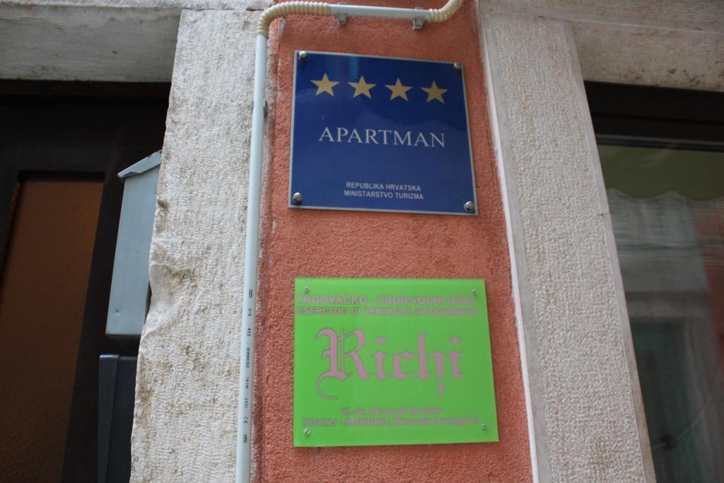 Apartment Below The Stars โรวีน ภายนอก รูปภาพ
